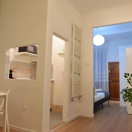 Le Erbe Tra Locali E Universitaria Apartmán