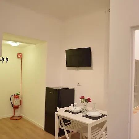 Le Erbe Tra Locali E Universitaria Apartmán *