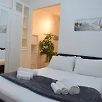 Le Erbe Tra Locali E Universitaria Apartment